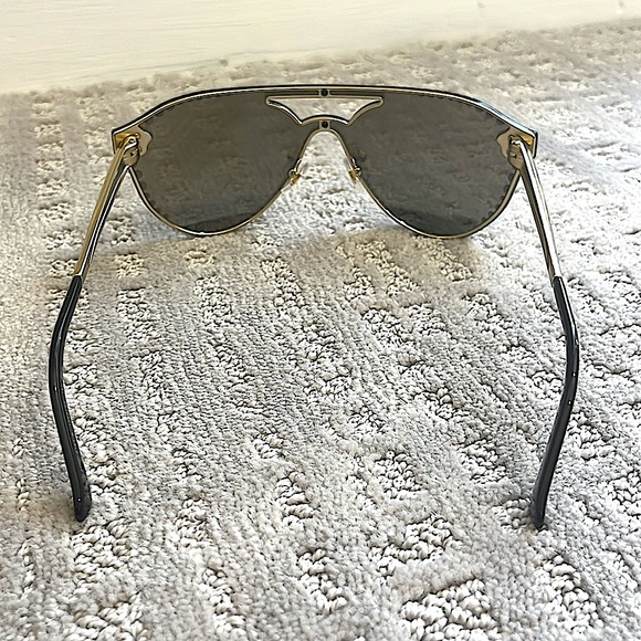 😎NIB Versace sunglasses - Picture 7 of 13